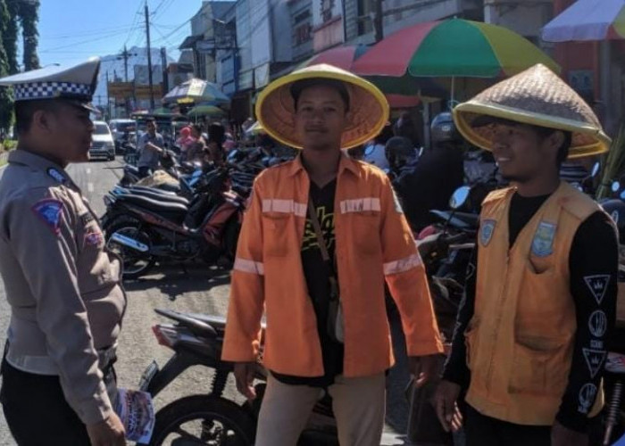 Parkir Hingga Dua Lapis, Juru Parkir di Bobotsari Ditegur Polisi