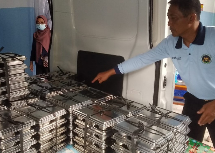 Pedagang Jajanan Keliling Sampaikan Kekhawatiran ke Pengelola Dapur MBG di Tambak