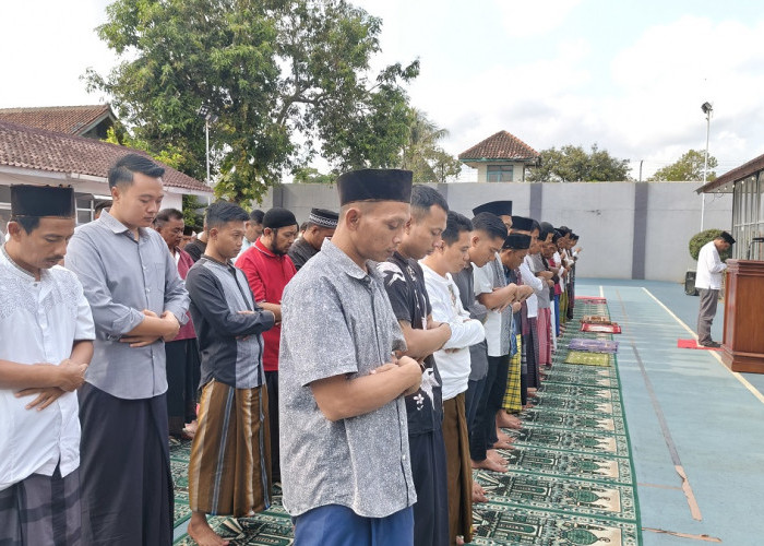 WBP Rutan Banyumas Gelar Salat Istisqa, Jamaah Berdoa Di Tengah Kemarau Panjang