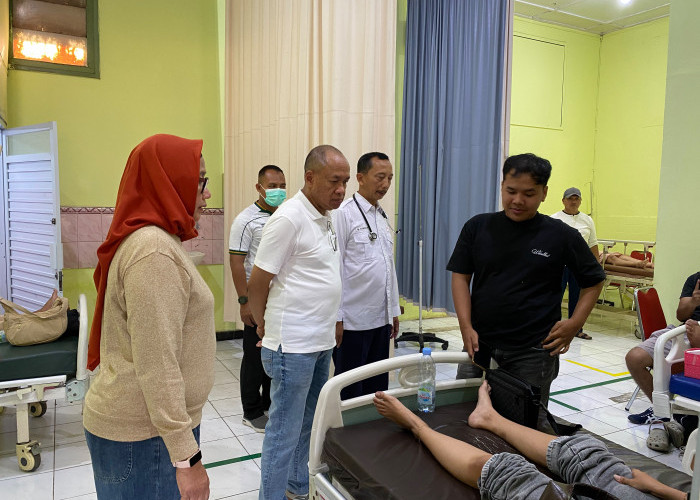 Bupati Jenguk Korban Tribun Ambruk, Penanganan Medis Jadi Prioritas Pemkab Banyumas