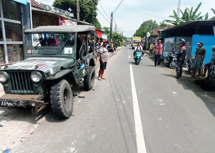 1 Mobil dan 2 Motor Kecelakaan Karambol di Kembaran, 3 Orang Dilarikan ke Rumah Sakit 