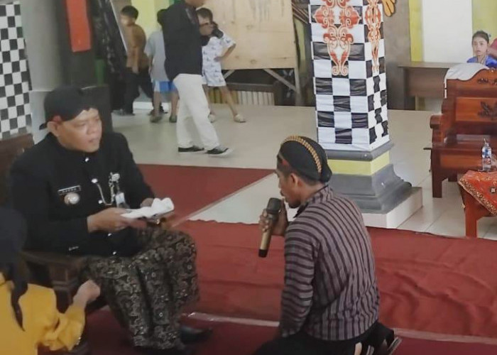 Tradisi Asok Glondong Pangareng Areng Membuat Desa Kepudang Lunas PBB dalam Sehari