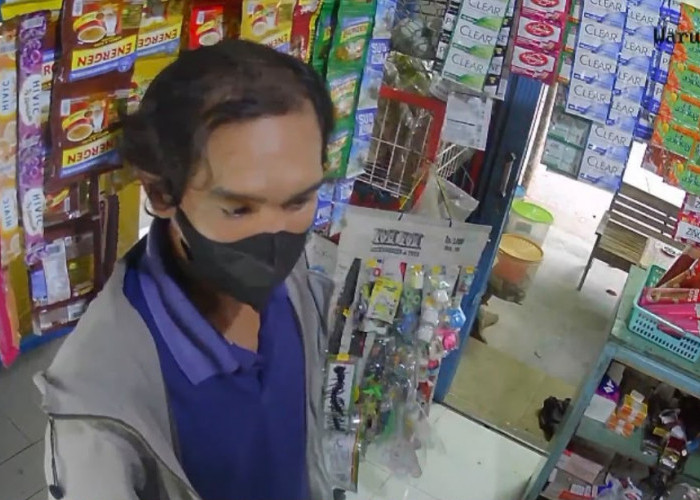 Terekam CCTV, Pria Bermasker Gondol HP Pemilik Warung di Susukan