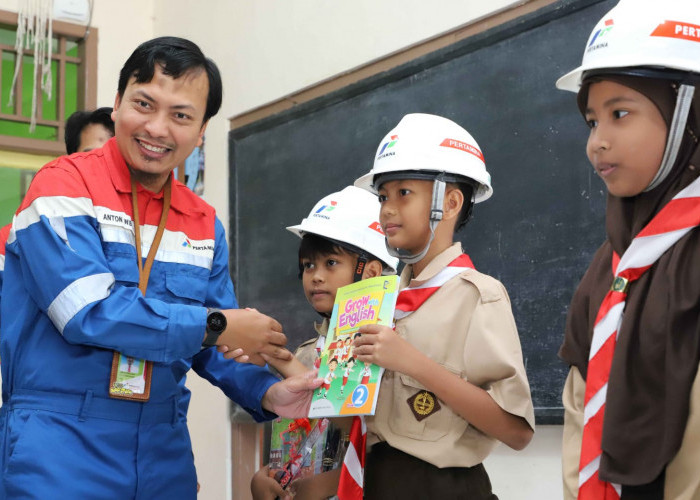 Tebar Buku dan Inspirasi, Ini Aksi Relawan Pertamina Peduli Cilacap untuk Anak-anak SD