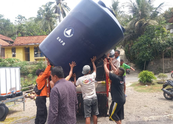 BPBD Banyumas Salurkan Bantuan Toren Bagi Desa Terdampak Kekeringan 