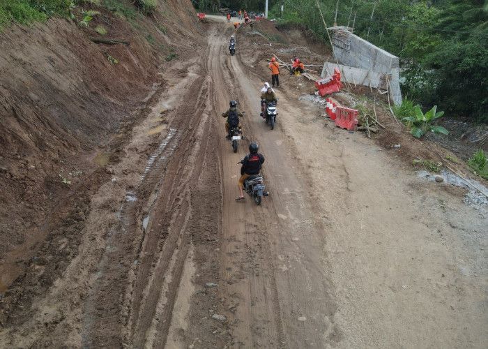 Cegah Longsor Susulan, Tebing Kebumen-Karangsambung Dikepras