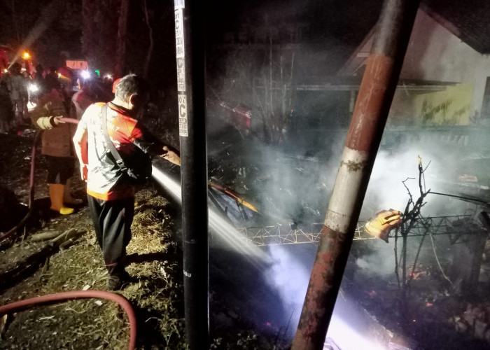 Bekas Warung Semi Permanen di Desa Buntu Cilacap Terbakar, Penyebab Masih Diselidiki
