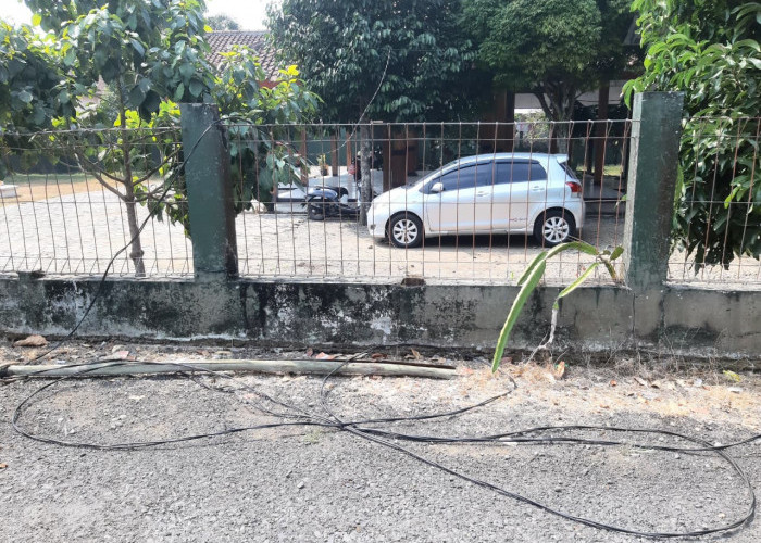 Diduga Tersangkut Truk, Kabel Listrik Putus di Karangsentul, Empat Rumah Padam Sejak Dini Hari