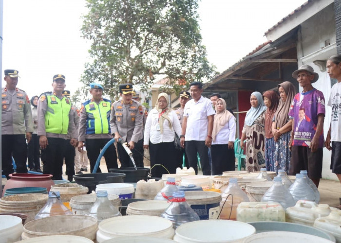 Kaliajir Krisis Air, Polres Banjarnegara Kirim 35 Ribu Liter Air Bersih