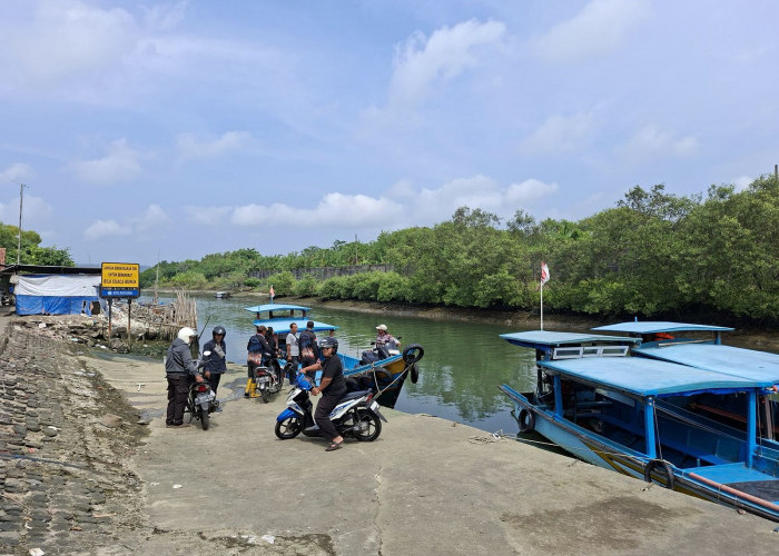 Tarif Malam Penyeberangan Donan-Kutawaru Hampir Empat Kali Lipat Dibanding Pagi, Warga Keluhkan Biaya Tinggi