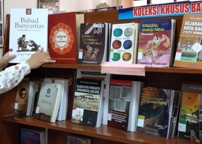 Buku Lokal Banyumas Disimpan di Rak Khusus