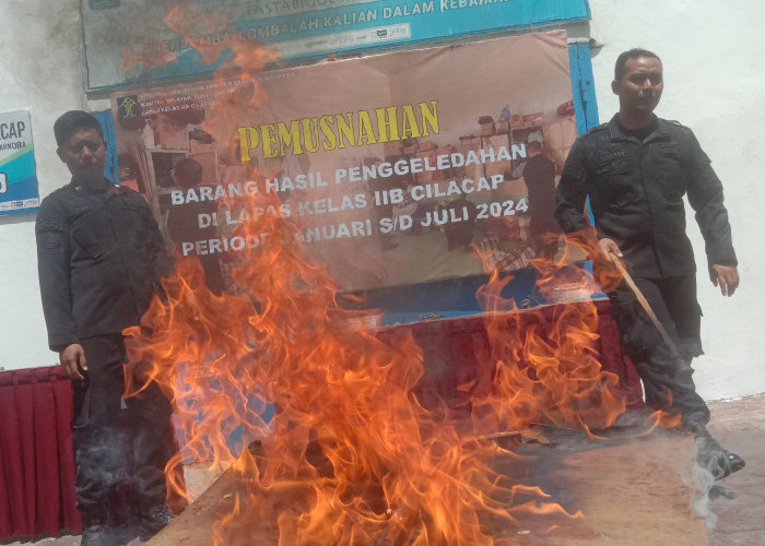 Lapas Cilacap Musnahkan Barang Terlarang Hasil Razia Blok Hunian Warga Binaan