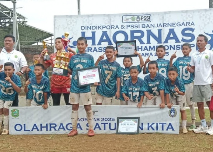 SMPN 2 Rakit Juara Turnamen Sepak Bola Usia Dini Banjarnegara