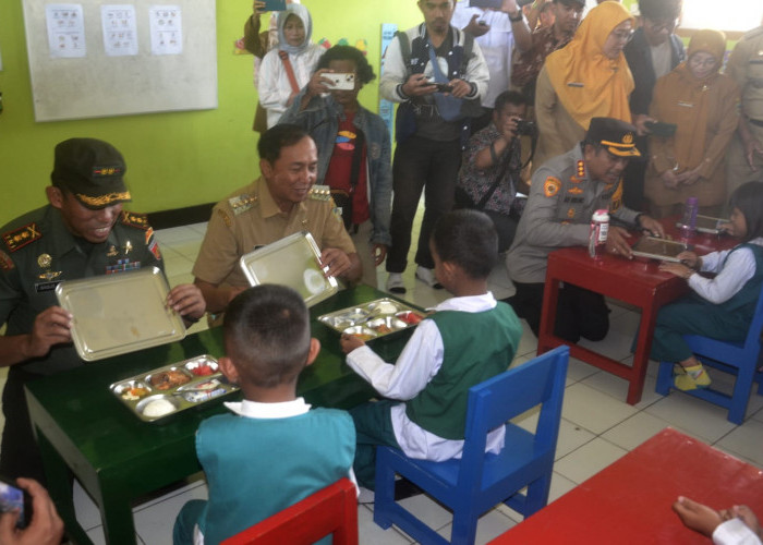 Pj Bupati Banyumas Launching Program Makan Bergizi Gratis