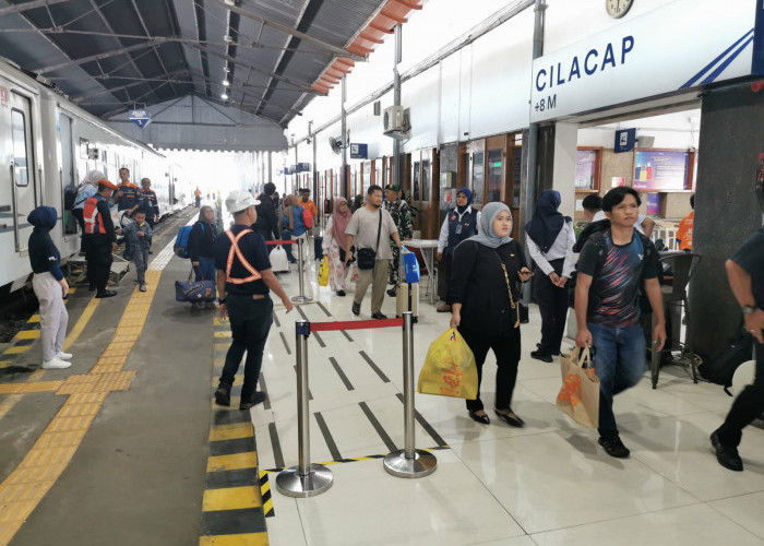Libur Panjang, Stasiun Kroya dan Cilacap Dipadati Penumpang 