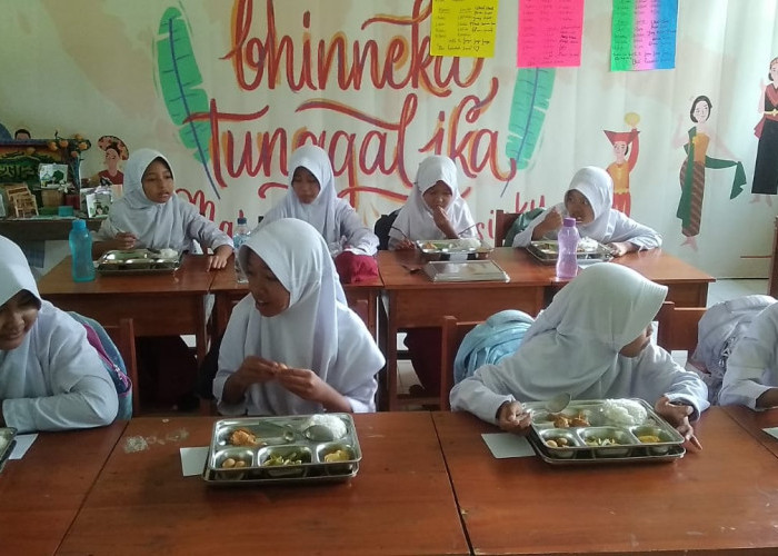Unik, Pengelola Dapur MBG di Tambak Serap Aspirasi Siswa 