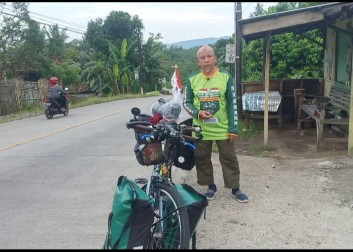 Nashrullah Ong, Warga Purwokerto Gowes Ke Tanah Suci Dengan Sepeda Tandem, Sehari Target 60 Km