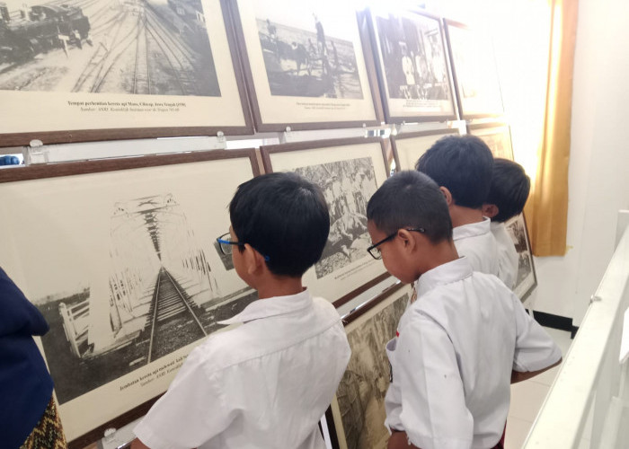 Program Melek Literasi, Dewi Asrama Kenalkan Arsip dan Sejarah Cilacap Kepada Pelajar