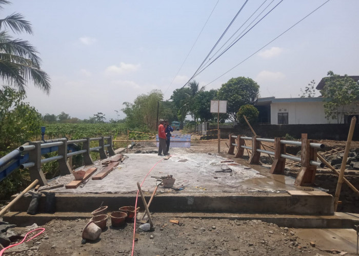 Progres 81,9 Persen, Jembatan Kali Kabong Bojanegara Ditargetkan Dibuka 21 Oktober