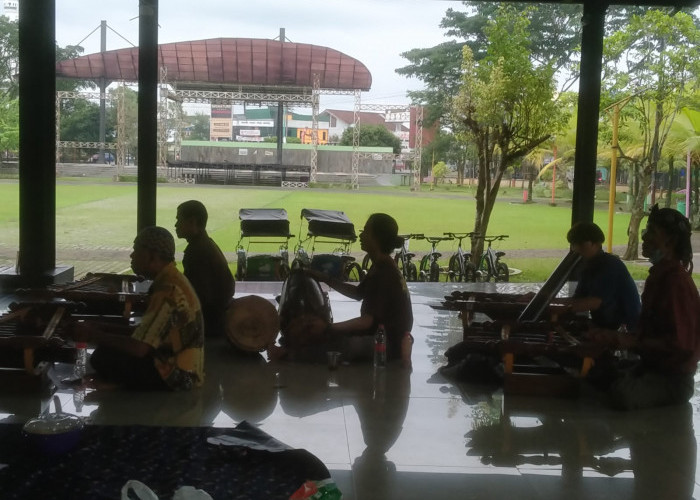 Terganjal Booster, Satu Seniman Batal Berangkat Ke Makassar