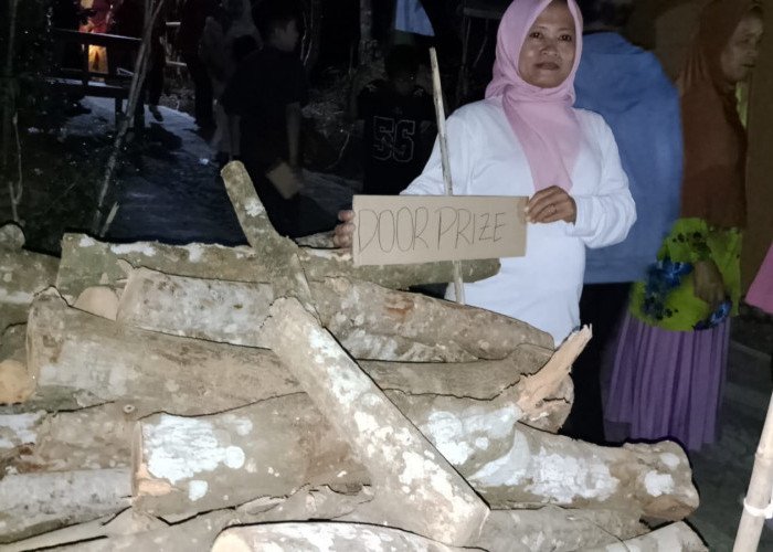 Unik! Warga Banjarpanepen Banyumas Dapat Doorprize Kayu Bakar, Hadiah HUT RI Dipilih Sesuai Potensi Desa