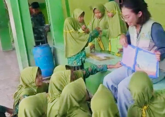 Layanan Perpustakaan Keliling Jangkau Sekolah Pedesaan di Cilacap