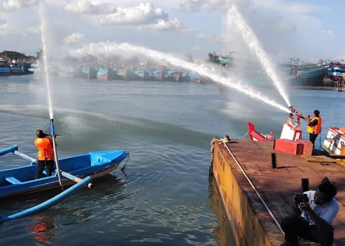 Mitigasi Risiko Kebakaran Kapal, PPS Cilacap Gelar Simulasi Penanganan Kebakaran Kapal