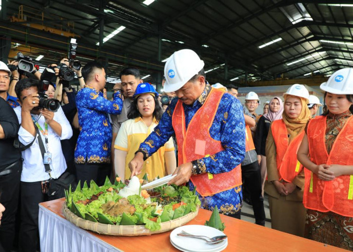 Pabrik Tiang Pancang di Demak Serap Ratusan Pekerja, Pj Gubernur Jateng Berharap Kurangi Pengangguran 