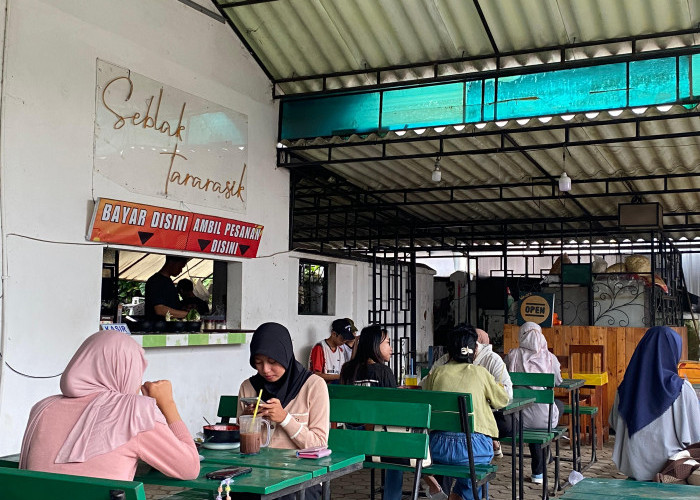 Seblak Tararasik Grendeng, Sensasi Prasmanan Pedas Favorit Mahasiswa
