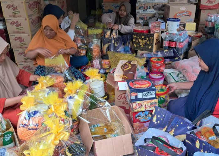 Jelang Hari Raya Idul Fitri, Bisnis Parsel Rumahan di Kawunganten Cilacap Kebanjiran Order
