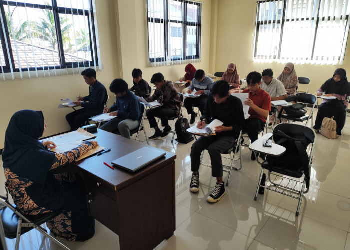 Mahasiswa Universitas Muhammadiyah Purwokerto Jalani UAS Gasal di Tengah Euforia Tahun Baru