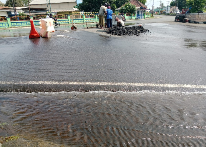 Pipa Bocor, Warga Kota Cilacap Kesulitan Air Bersih. Perbaikan Selesai Hari Ini