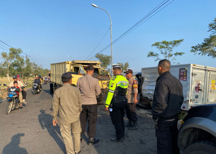 Pecah Ban, Dua Kendaraan Terlibat Kecelakaan Adu Banteng di Danasri Cilacap