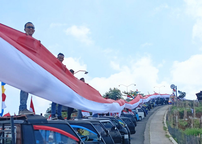 Wow, Bendera Merah Putih Sepanjang 1.080 Meter Dibentangkan di Bukit Pangonan