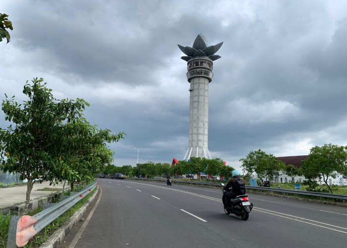 BMKG Peringatkan Hujan Sedang hingga Lebat, Pedagang di Alun-alun Purwokerto Cemas