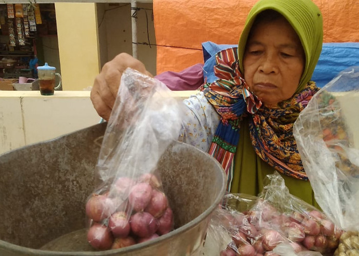 Harga Bumbu Dapur dan Sayuran di Pasar Sumpiuh Naik