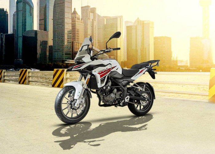 Harga Motor Benelli TRK 251 Setara Smartphone Flagship, Fitur USB Port-nya Bikin Tambah Ngehits!