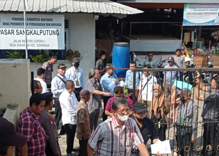 Hakim PN Banyumas Tinjau Obyek Sengketa Antara Warga dan Pemda di Pasar Sangkalputung Sokaraja