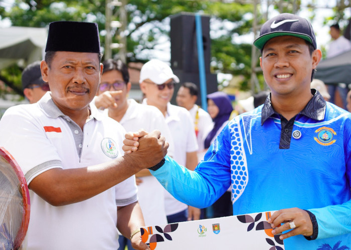 Momentum HKN 2025: PPJAI dan Bupati Cilacap Salurkan Bantuan Alat Produksi Herbal ke Pesantren dan Pelaku Jamu