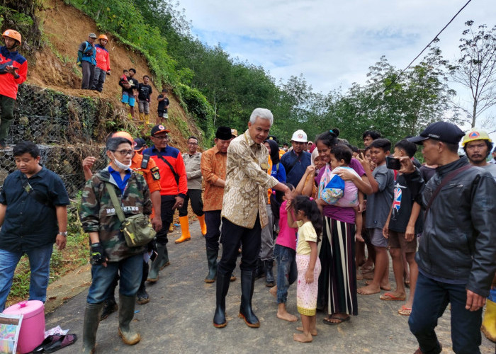 29 KK Terisolir Dampak Akses Jalan Alternatif Banyumas - Brebes Putus di Samudra Kulon Gumelar
