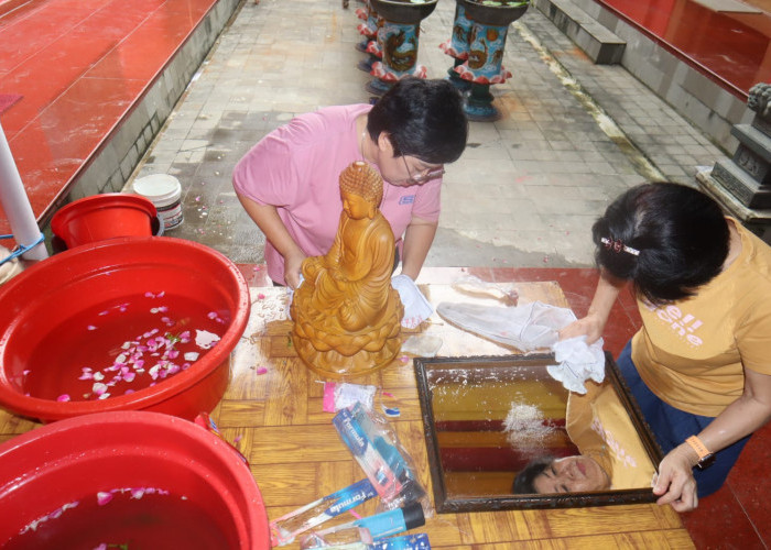 Jelang Tahun Baru Imlek, Klenteng Boen Tek Bio Banyumas Jamasi Rupang