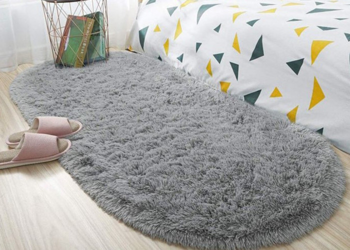 7 Cara Membersihkan Karpet Bulu yang Benar Agar Tidak Rusak dan Tetap Nyaman