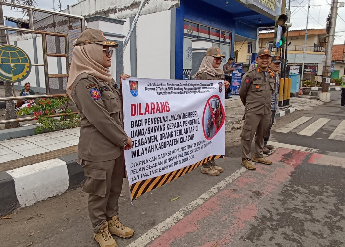 Satpol PP Cilacap Sosialisasikan Larangan Memberikan Sedekah ke PGOT