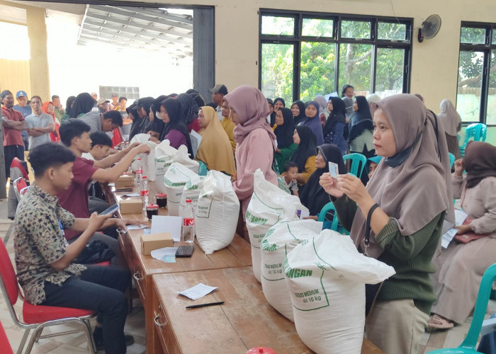 1.161 Warga Desa Bukateja Terima Bantuan Beras 30 Kilogram untuk Tiga Bulan