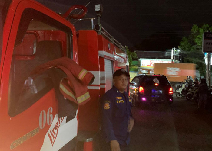 Ditinggal Antar Pesanan, Kios Makanan di Depan PT Boyang Purbalingga Terbakar