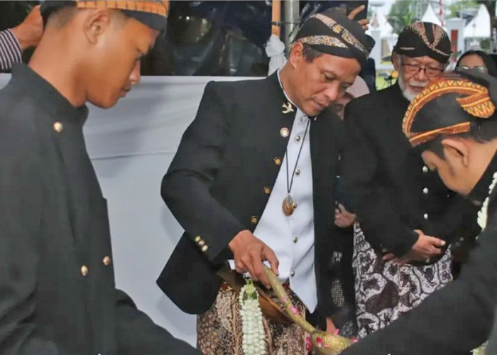 Wabup Zaeni Miftah Ikuti Jamasan Pusaka Rangkaian Hari Jadi ke-396 Kebumen