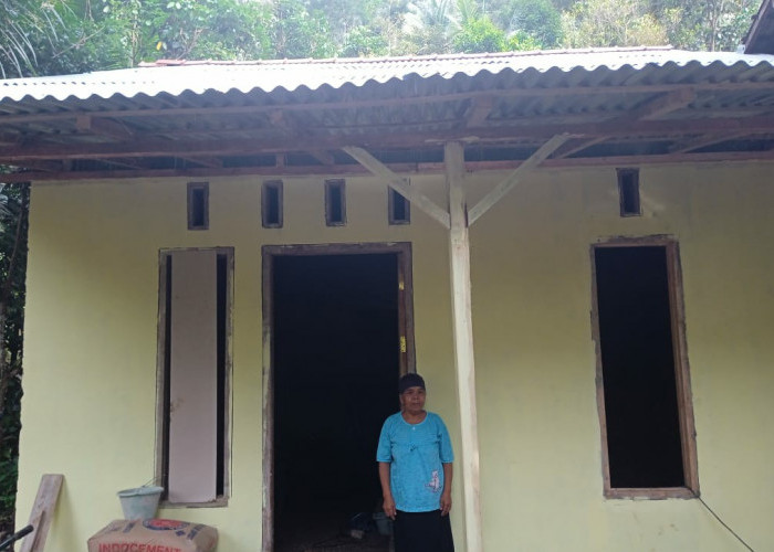 Korban Longsor Desa Banjarpanepen Kecamatan Sumpiuh Huni Rumah Baru