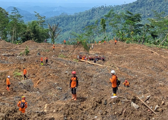 Hari Ketujuh Pencarian, Suratno Kehilangan 11 Anggota Keluarga dalam Longsor Pandanarum
