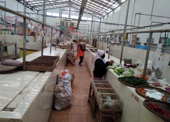 Penghujan, Omset Pedagang Pasar Sumpiuh Turun