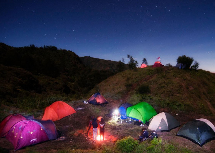 Keindahan Camping di Bukit Sikunir, Negeri di Atas Awan!